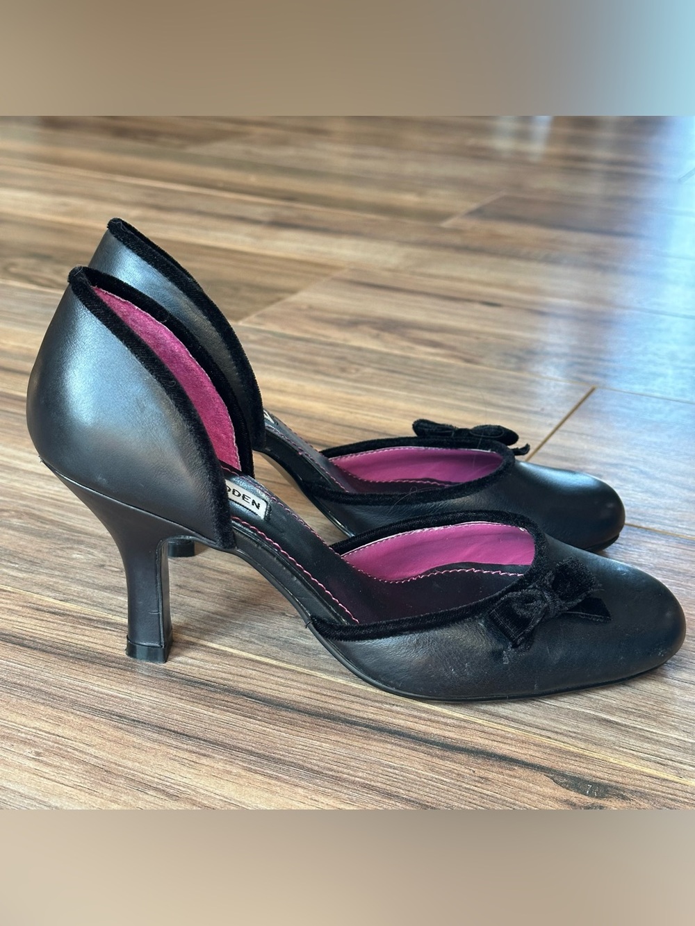 Y2K Steve Madden Black Leather Velvet Trim Bow Pumps Sz 8.5 Vintage Groovie